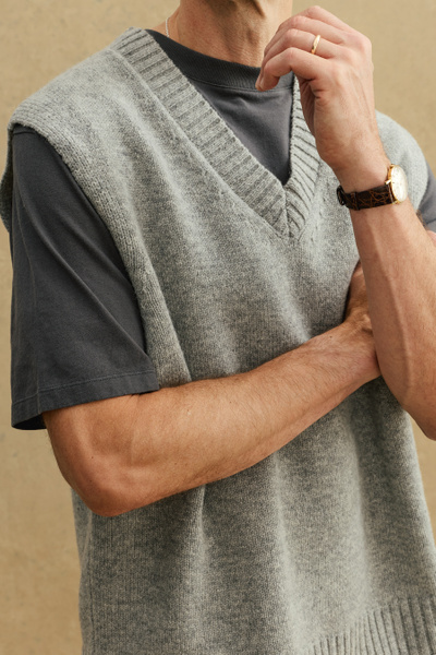 Wigtown Lambswool V-Neck Vest | A Day's March